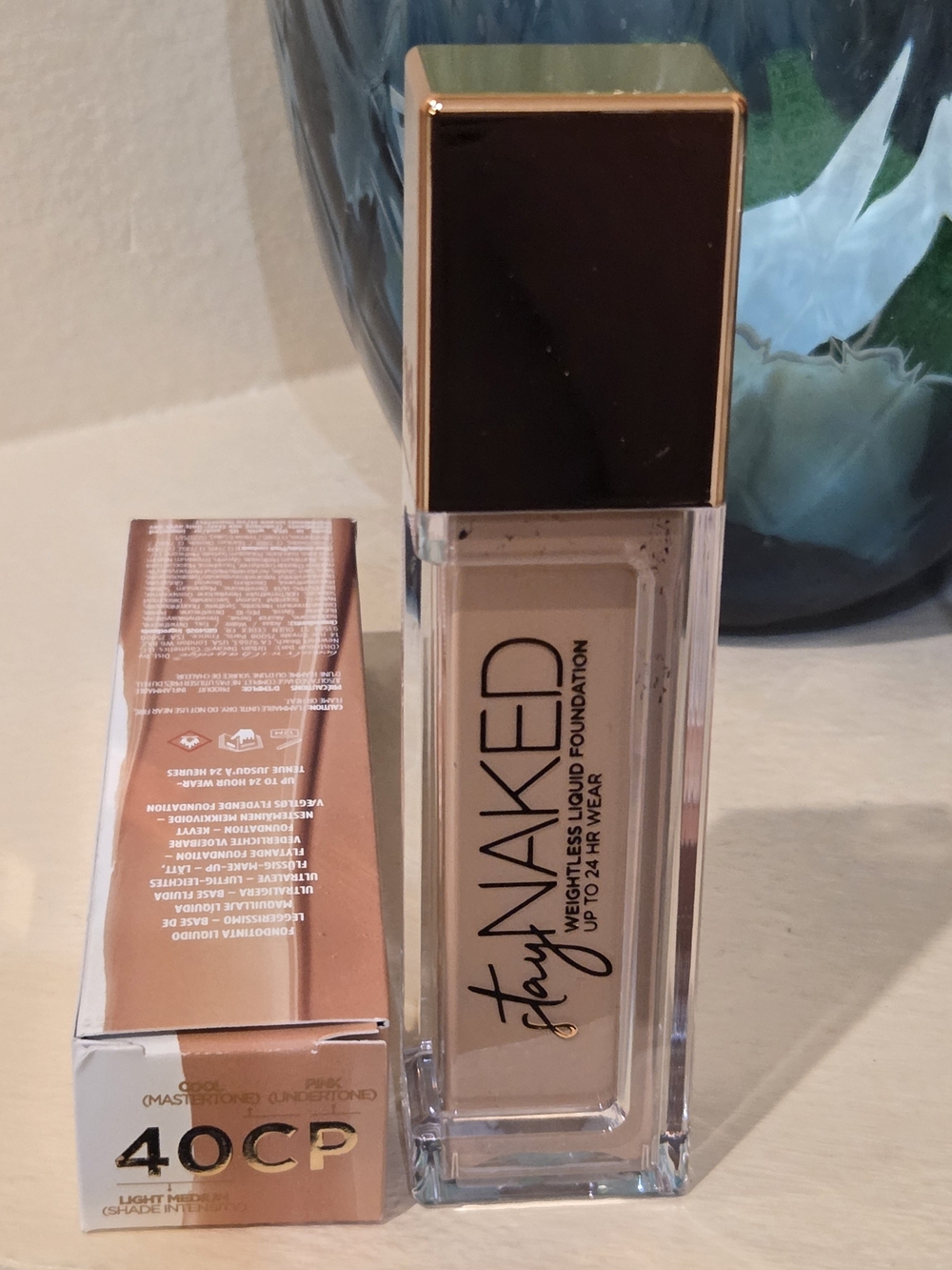 Urban Decay Stay Naked Weightless Liquid Foundation 40CP Light Medium 1 oz / 30